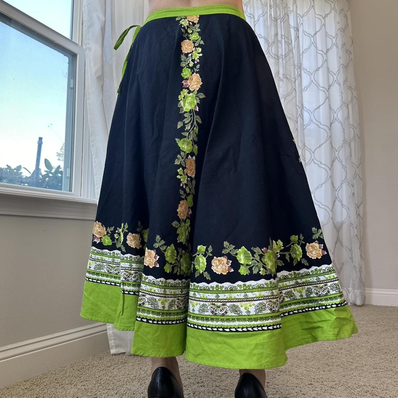 Women's Black and Green Skirt